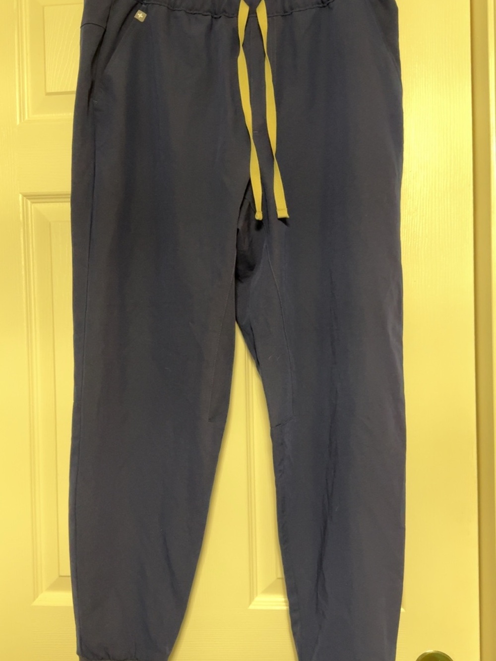 FIGS Jogger Scrub Pants – NWOT 💙